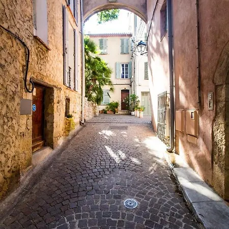Au Coeur Du Vieil Et A 2 Pas De La Mer... * Antibes